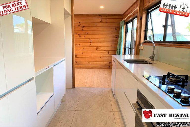 Photo of property in 2/70 College Road, Northcote, Auckland, 0627