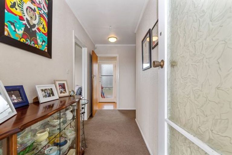 Photo of property in 1 Ngatuku Place, Tokoroa, 3420