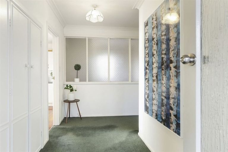 Photo of property in 14 Fowey Avenue, Te Atatu South, Auckland, 0610