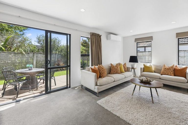 Photo of property in 9/64 Schnapper Rock Road, Schnapper Rock, Auckland, 0632