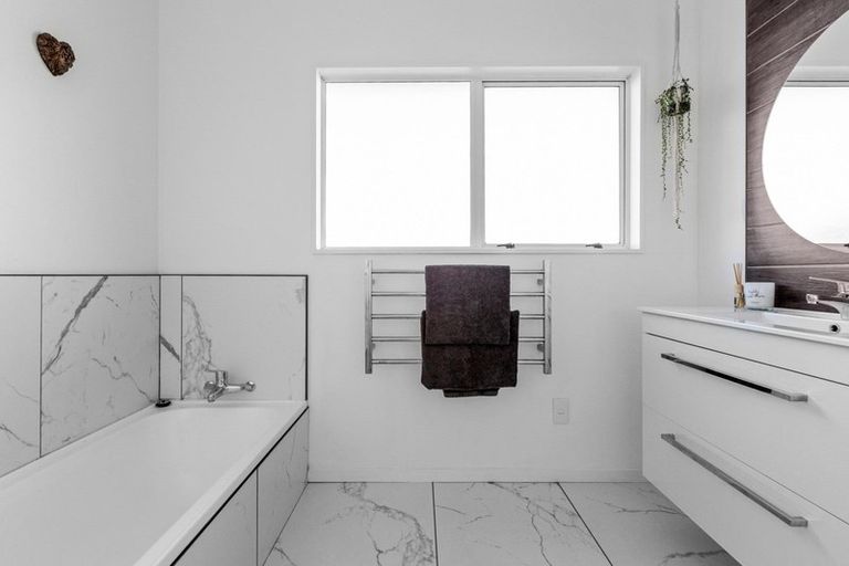 Photo of property in 2/17 Atherfold Crescent, Greenmeadows, Napier, 4112