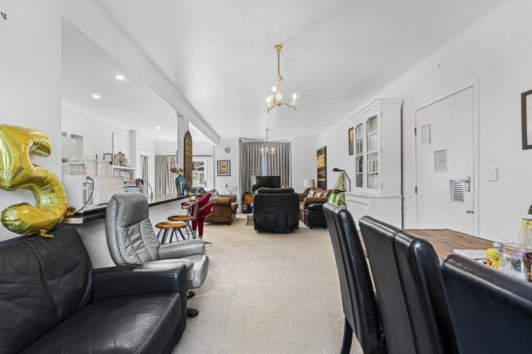 Photo of property in 28 Carrington Street, New Plymouth, 4310