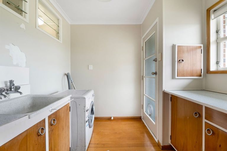 Photo of property in 12 Racecourse Road, Waiuku, 2123