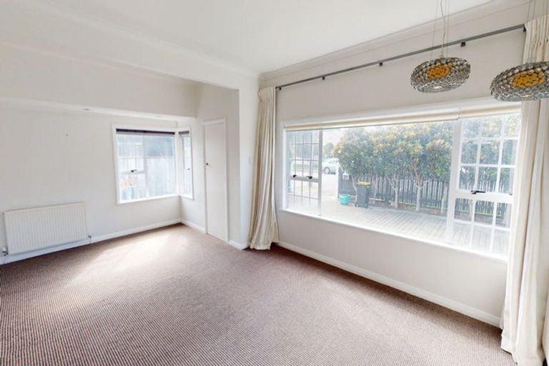 Photo of property in 30 Strathmore Avenue, Strathmore Park, Wellington, 6022