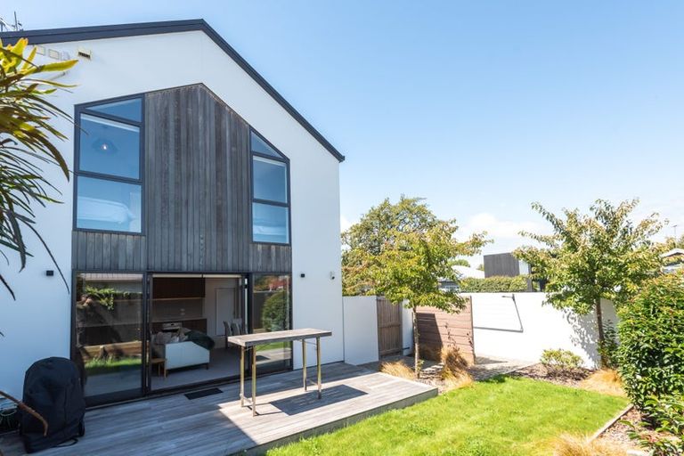 Photo of property in 3/9 Edgeware Road, St Albans, Christchurch, 8014