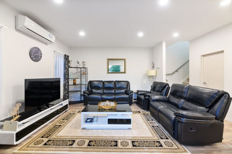 Photo of property in 17d Crosby Road, West Harbour, Auckland, 0618