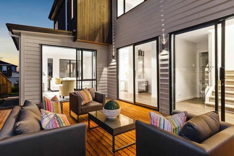 Photo of property in 32 Bounty Road, Long Bay, Auckland, 0630