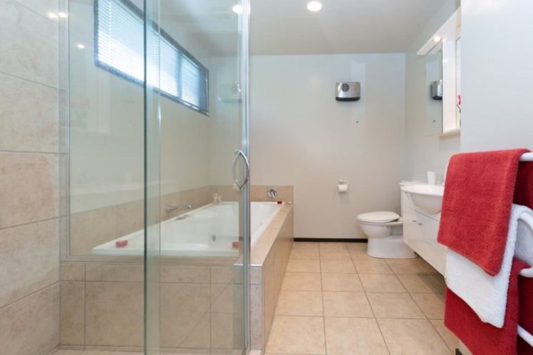 Photo of property in 2 Signal Hill Road, Mount Pleasant, Christchurch, 8081