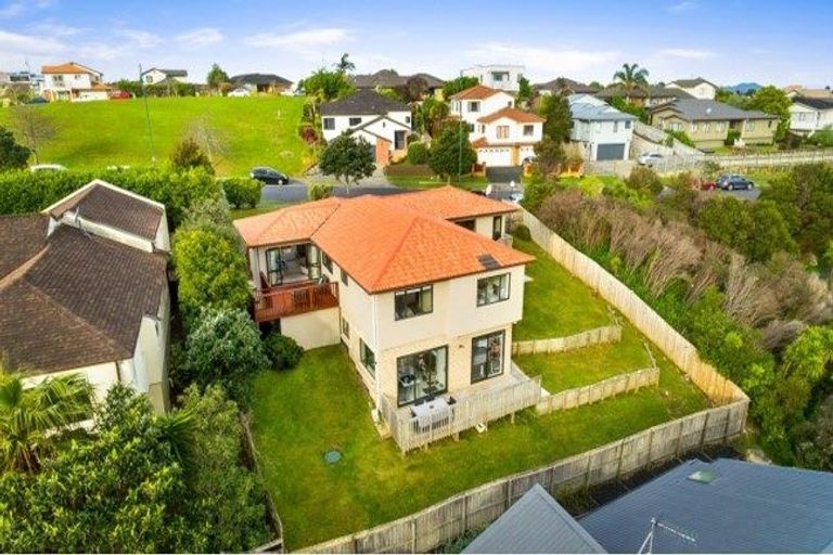 Photo of property in 40 Rising Parade, Fairview Heights, Auckland, 0632