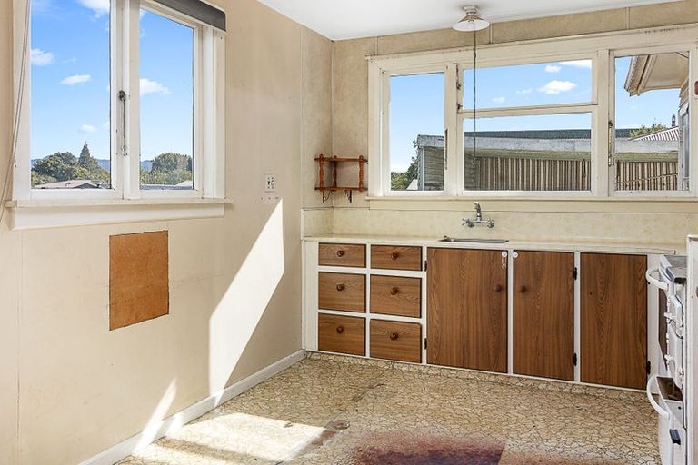 Photo of property in 18 Holdaway Street, Riversdale, Blenheim, 7201