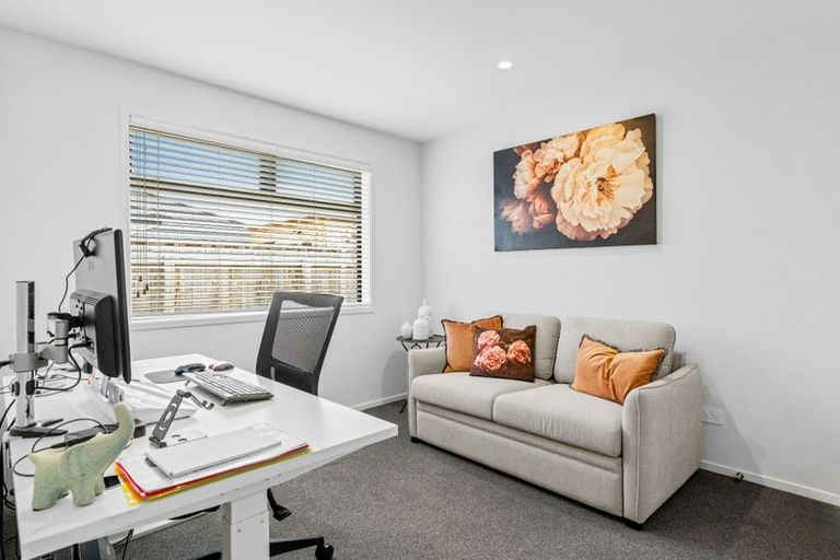 Photo of property in 9 Pahiki Crescent, Levin, 5510