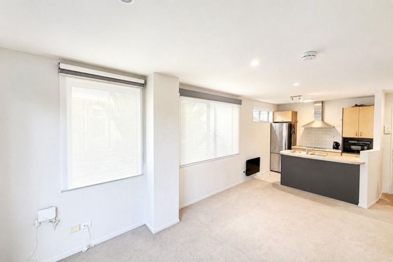 Photo of property in Bay Palms Apartments, 2a/30 Bute Road, Browns Bay, Auckland, 0630