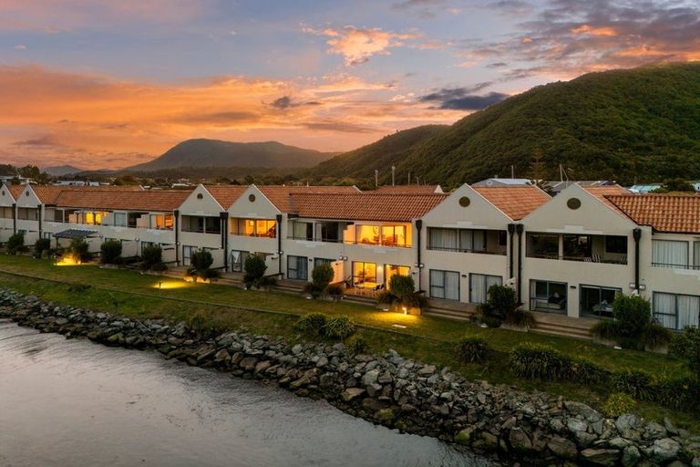 Photo of property in 10/45 Beach Road, Waikawa, Picton, 7220