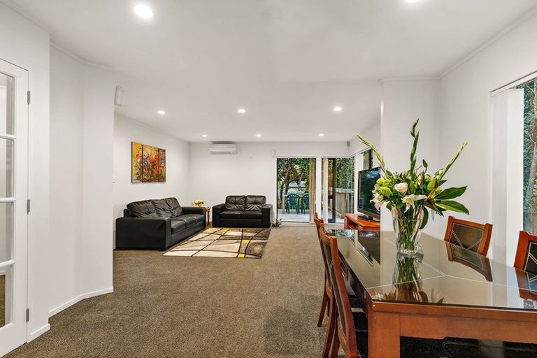 Photo of property in 2/54 Granville Drive, Massey, Auckland, 0614