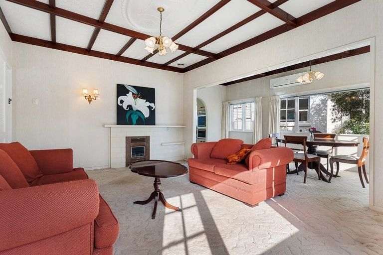 Photo of property in 1 Manor Place, Point Chevalier, Auckland, 1022