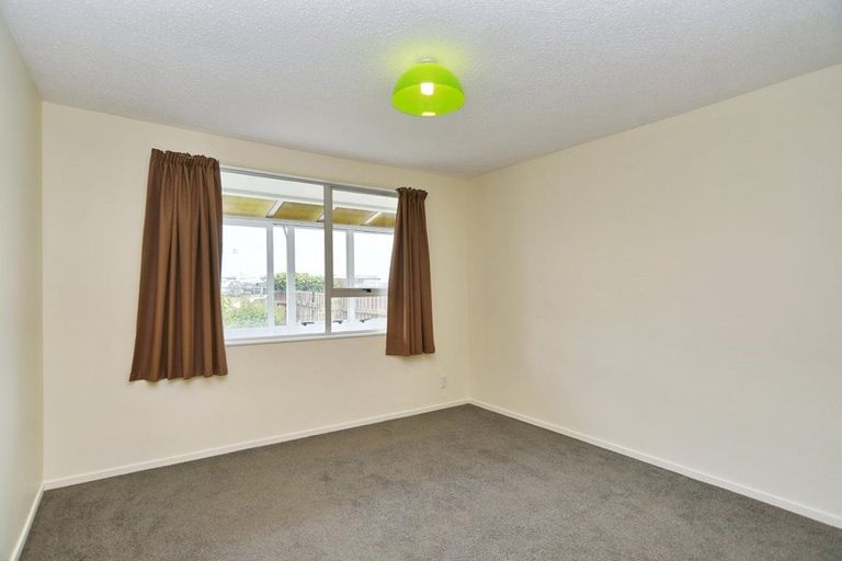 Photo of property in 32 Epsom Road, Sockburn, Christchurch, 8042