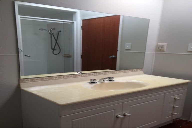 Photo of property in 89 Gossamer Drive, Pakuranga Heights, Auckland, 2010