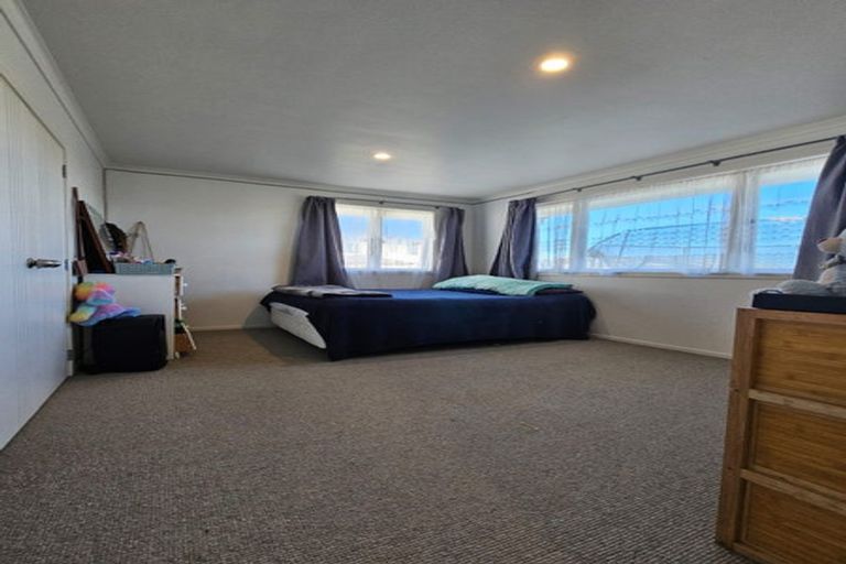 Photo of property in 27 Hill Crescent, Papakura, 2110