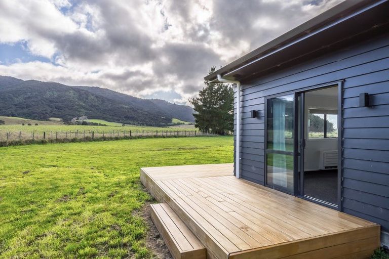 Photo of property in 370 Western Lake Road, Western Lake, Featherston, 5773
