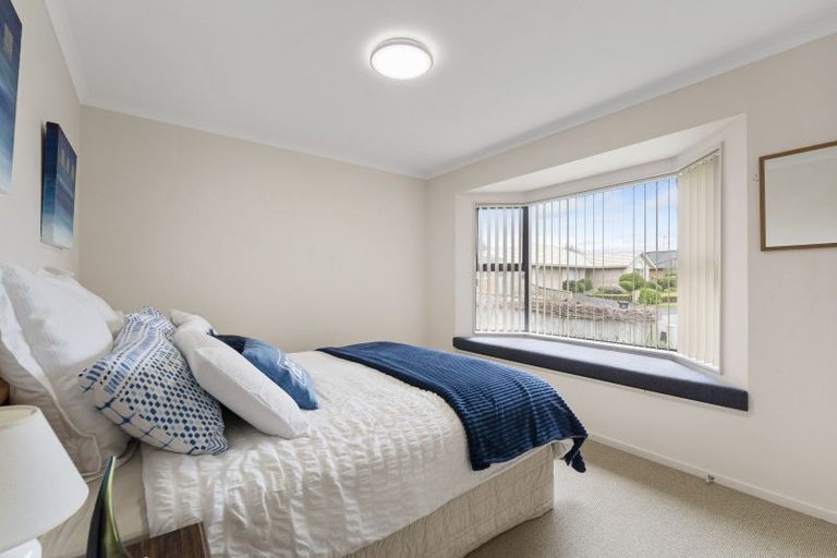 Photo of property in 14 Brookfield Place, Paraparaumu, 5032