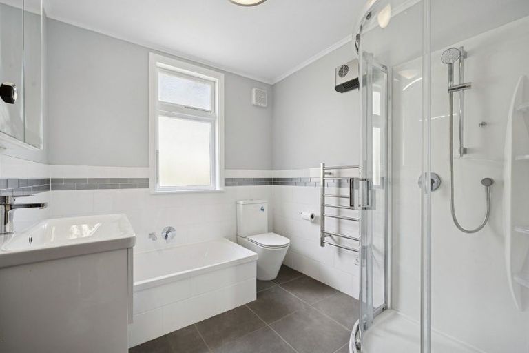 Photo of property in 144 Newlands Road, Newlands, Wellington, 6037