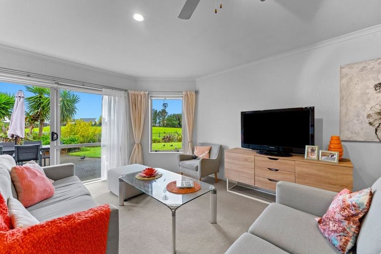 Photo of property in 2 Piriti Drive, Te Atatu Peninsula, Auckland, 0610