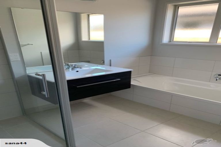 Photo of property in 70 Arion Road, Takanini, 2112