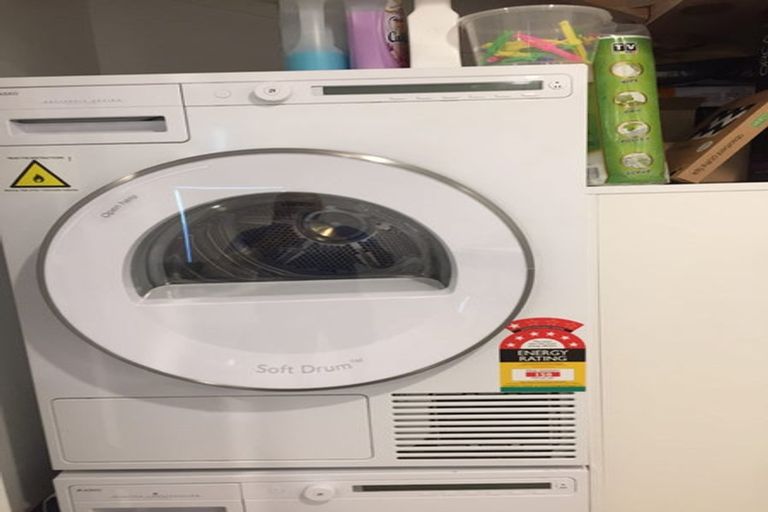 Photo of property in 1/60 Hepburn Road, Glendene, Auckland, 0602