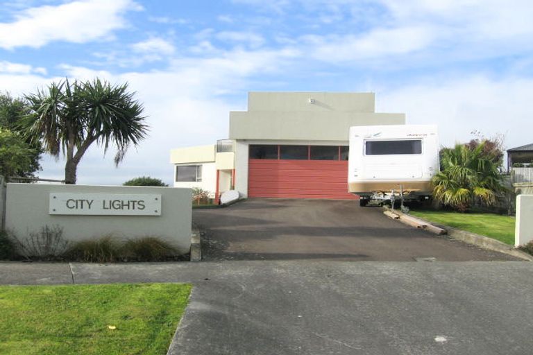 Photo of property in 38 Kilkenny Place, Fitzherbert, Palmerston North, 4410