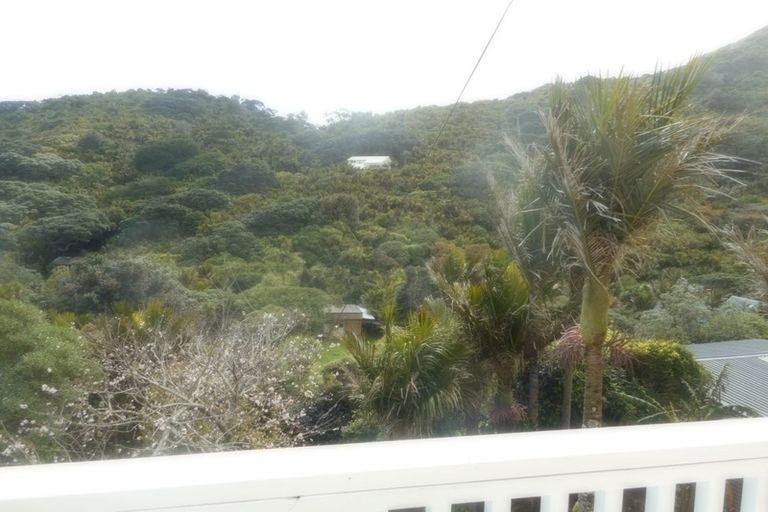 Photo of property in 123 Garden Road, Piha, New Lynn, 0772