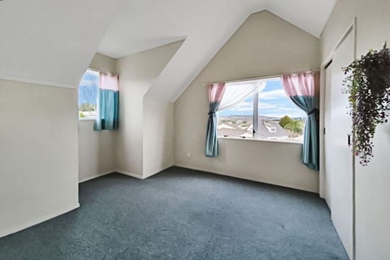 Photo of property in 1/6 Sandgate Avenue, Botany Downs, Auckland, 2010