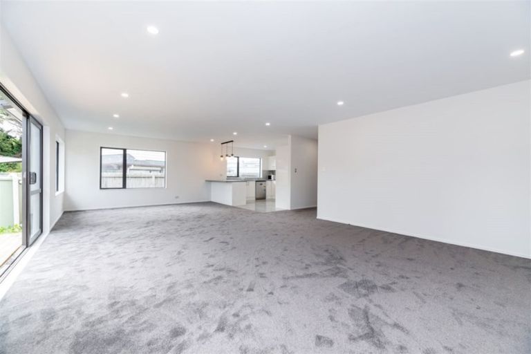 Photo of property in 18b Riverpark Crescent, Henderson, Auckland, 0610