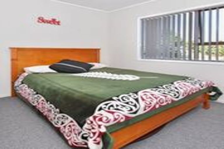 Photo of property in 2/11 Burundi Avenue, Clendon Park, Auckland, 2103