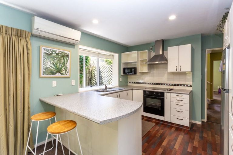 Photo of property in 2/138 Memorial Avenue, Burnside, Christchurch, 8053