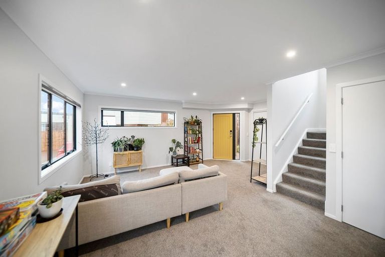 Photo of property in 29b Glanmire Road, Newlands, Wellington, 6037