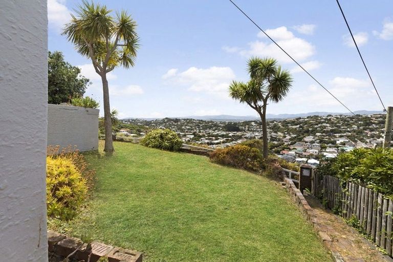 Photo of property in 81 Maupuia Road, Maupuia, Wellington, 6022