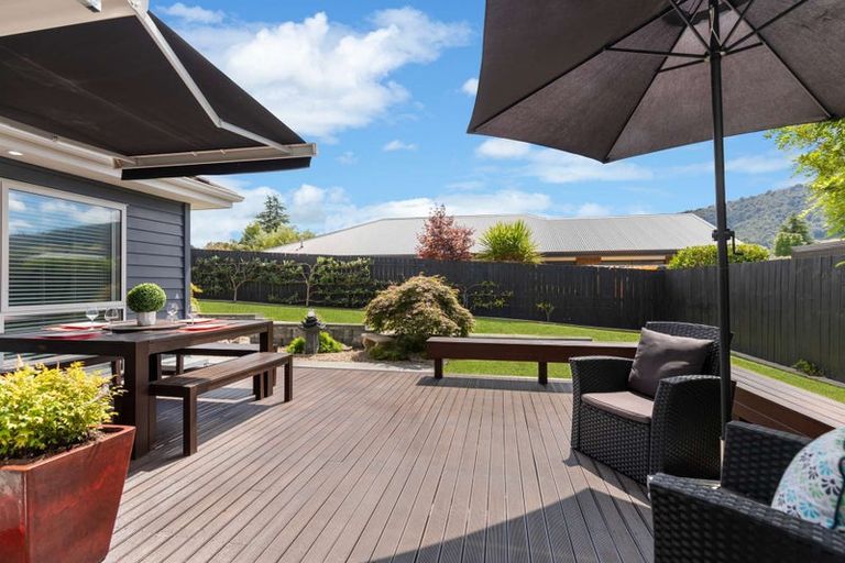 Photo of property in 35 Hamon Place, Pukehangi, Rotorua, 3015