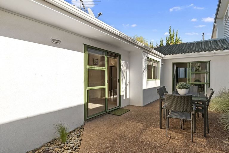 Photo of property in 1/5 Masterton Road, Rothesay Bay, Auckland, 0630