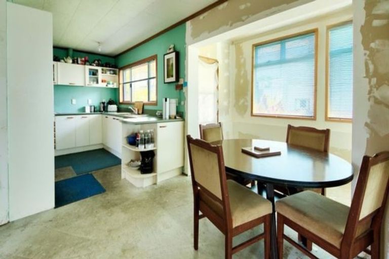 Photo of property in 46 Queen Mary Avenue, New Lynn, Auckland, 0600