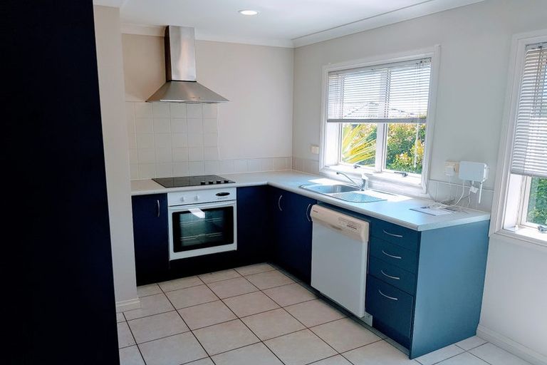 Photo of property in 624 East Coast Road, Pinehill, Auckland, 0630