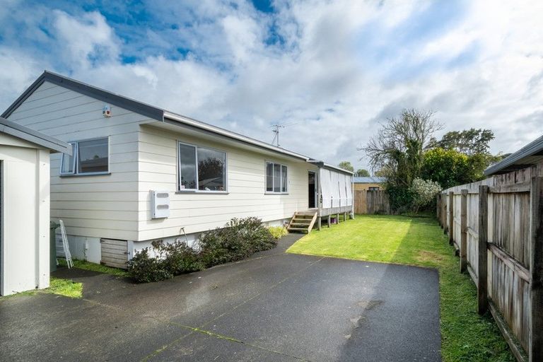 Photo of property in 8b Ascot Avenue, Henderson, Auckland, 0610