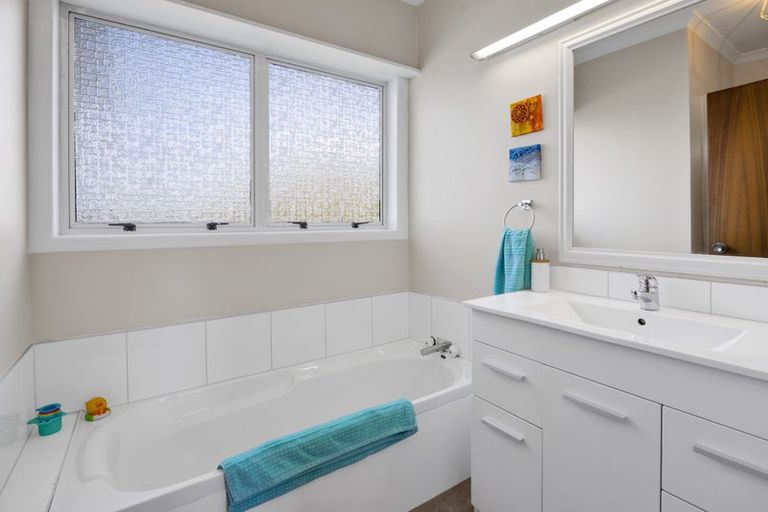 Photo of property in 191 Seaview Road, Westown, New Plymouth, 4310