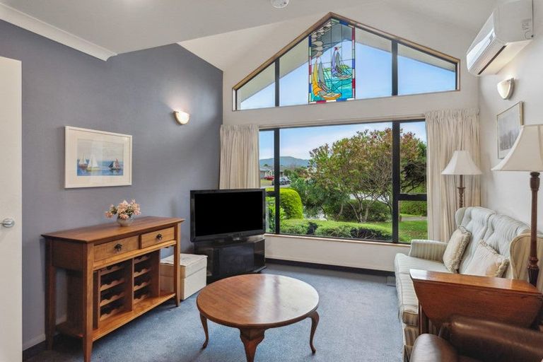 Photo of property in 11 Aburoc Place, Paraparaumu Beach, Paraparaumu, 5032