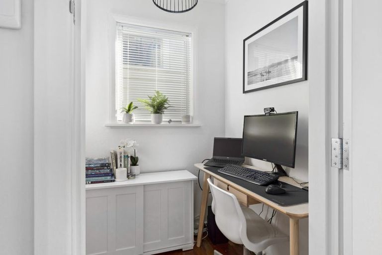 Photo of property in 25 Spencer Street, Crofton Downs, Wellington, 6035