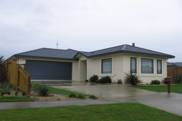 Photo of property in 8 Aspen Way, Kelvin Grove, Palmerston North, 4414