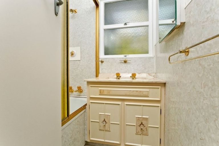 Photo of property in 2/31 Beatrice Avenue, Hillcrest, Auckland, 0627