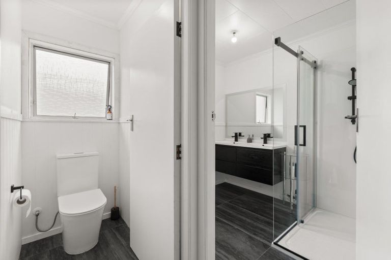 Photo of property in 46 Seaview Road, Marfell, New Plymouth, 4310