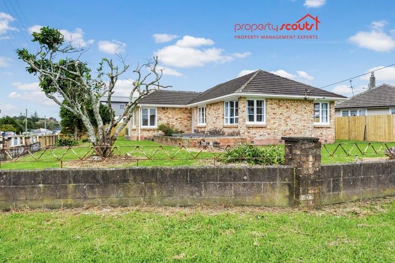 Photo of property in 16 Serjeant Street, Henderson, Auckland, 0612