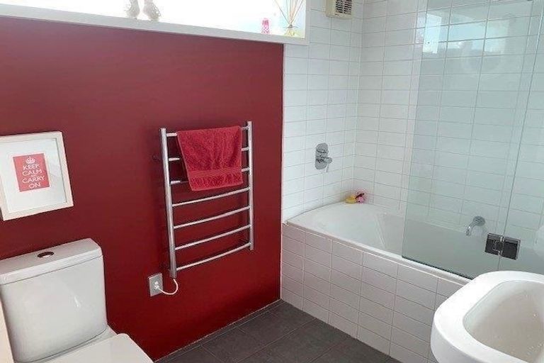 Photo of property in 19 Richmond Road, Brixton, New Plymouth, 4373