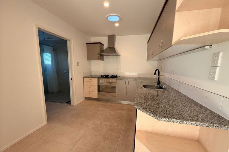 Photo of property in 28 Ballymore Drive, Pinehill, Auckland, 0632